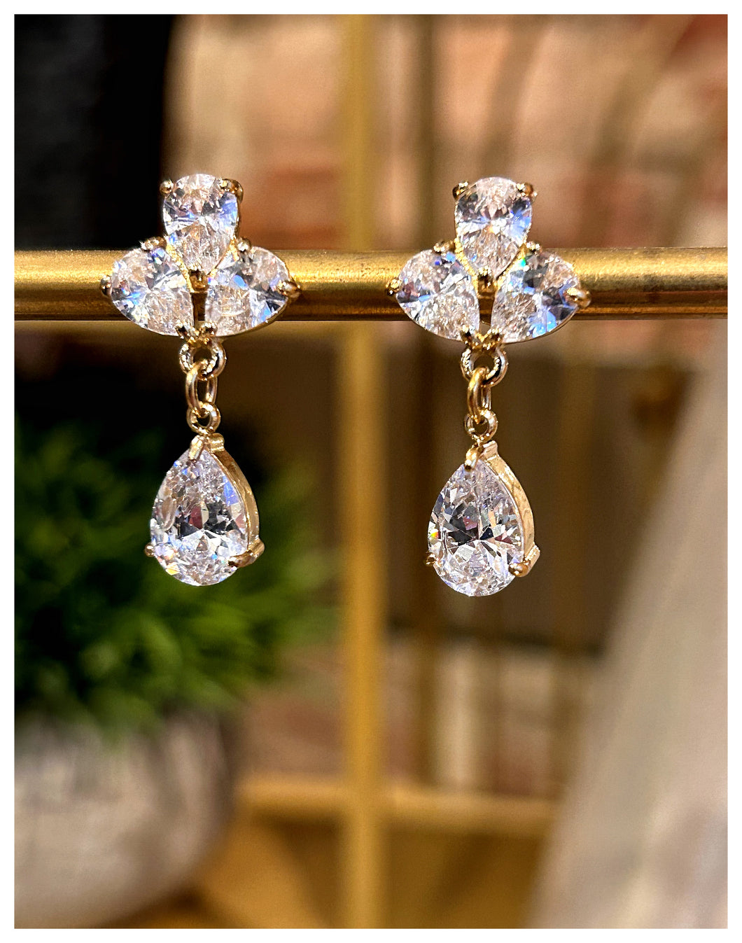 Belles boucles d'oreilles rétro Swarovski - Cristaux blancs, unies & chic - NEW
