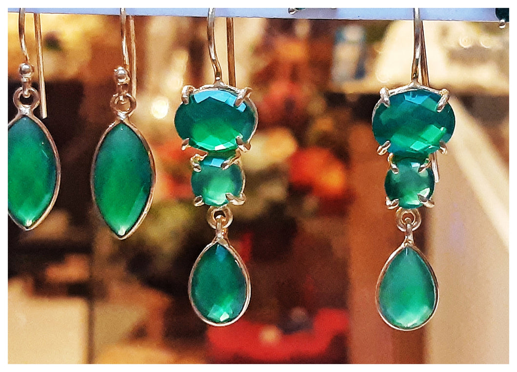 Superbes boucles d'oreilles en vermeil avec onyx vert intense - NEW