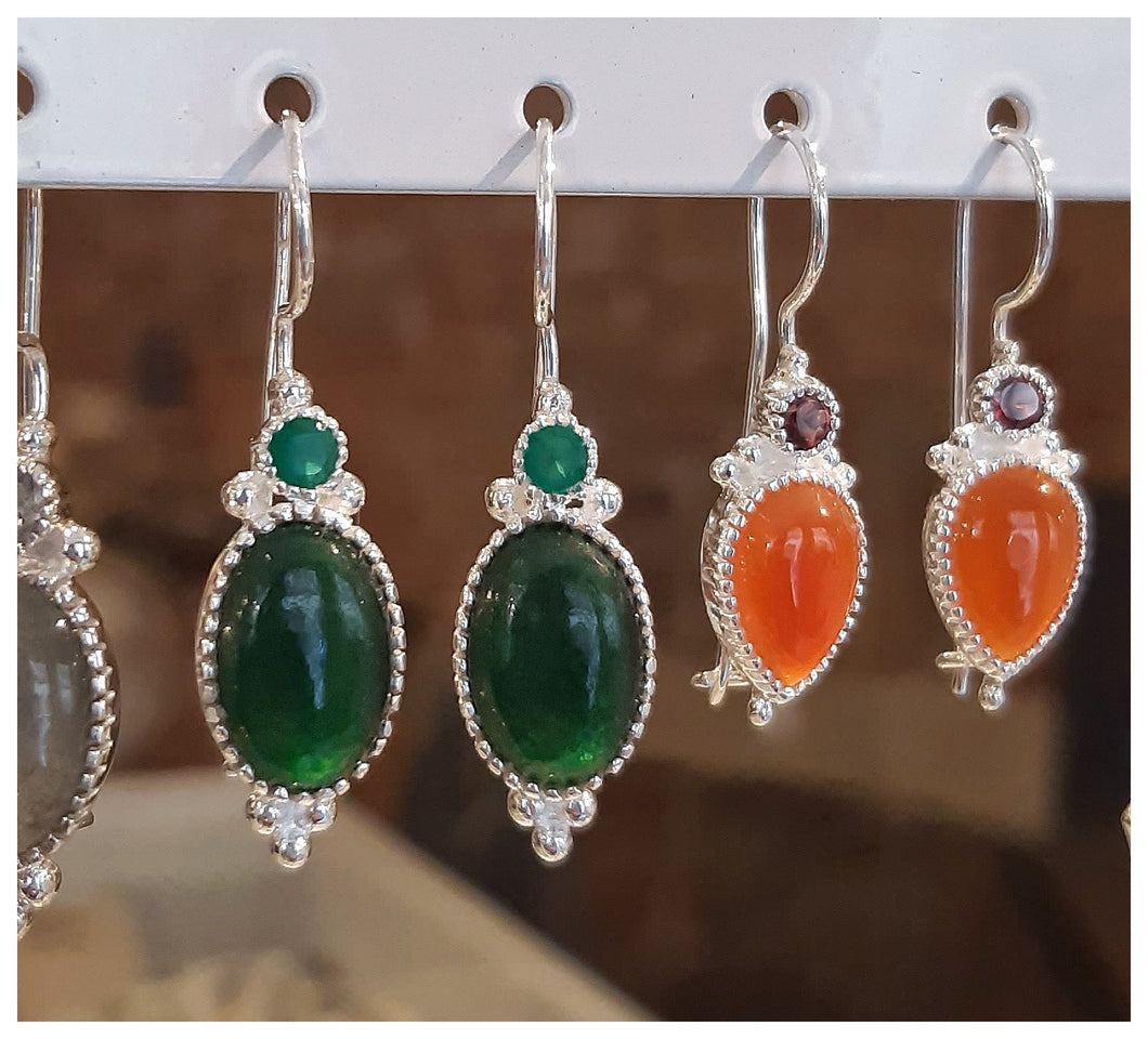 Boucles d'oreilles en argent avec très belles pierres péridots - NEW