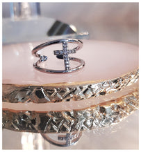 Très jolie bague croix zircons sur structure acier inoxydable (inox)
