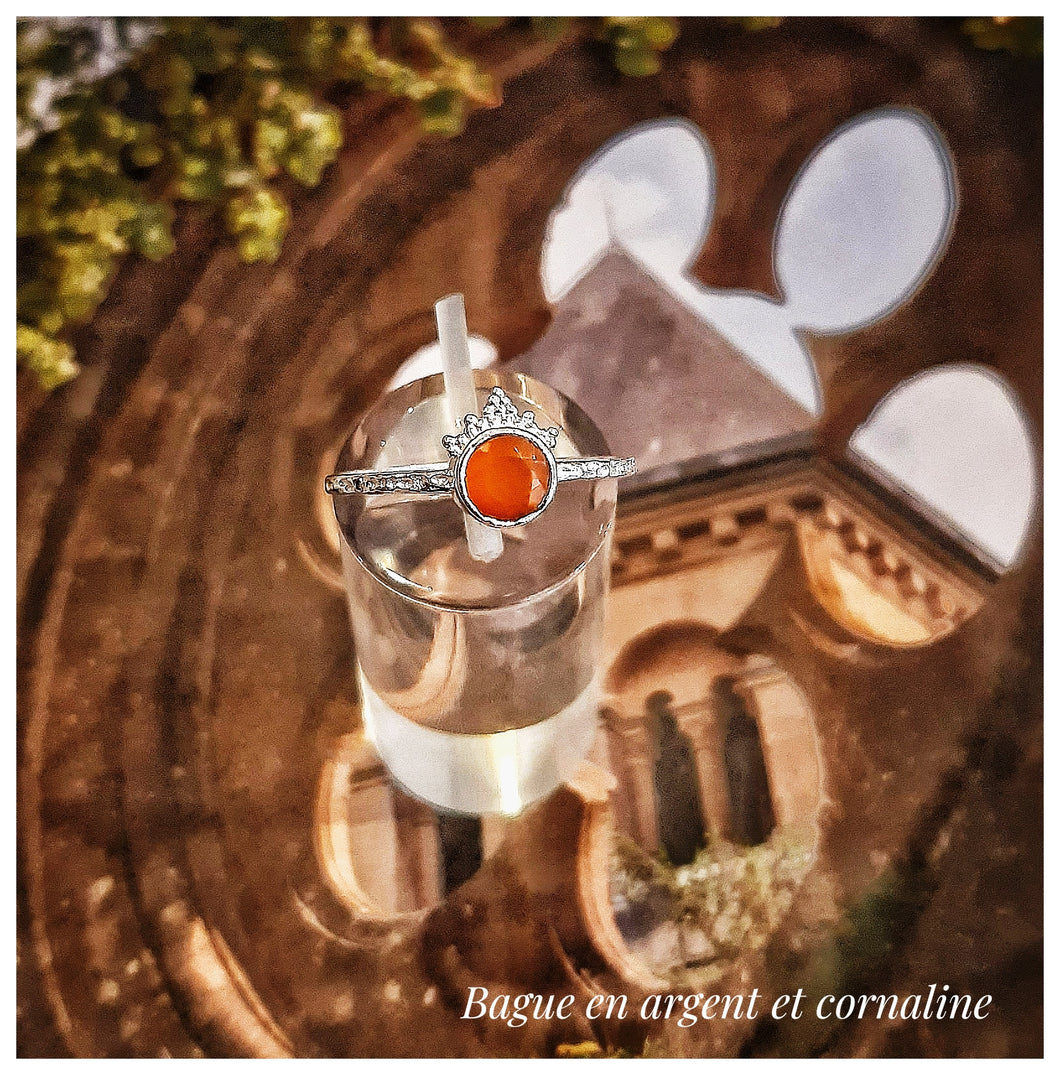 Bague fine & élégante en argent 925 et pétillante cornaline