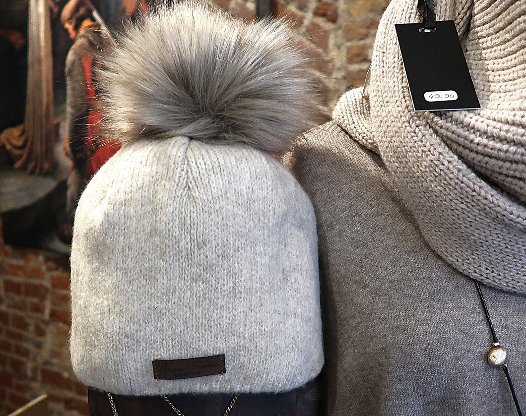 Bonnet douillet à pompon