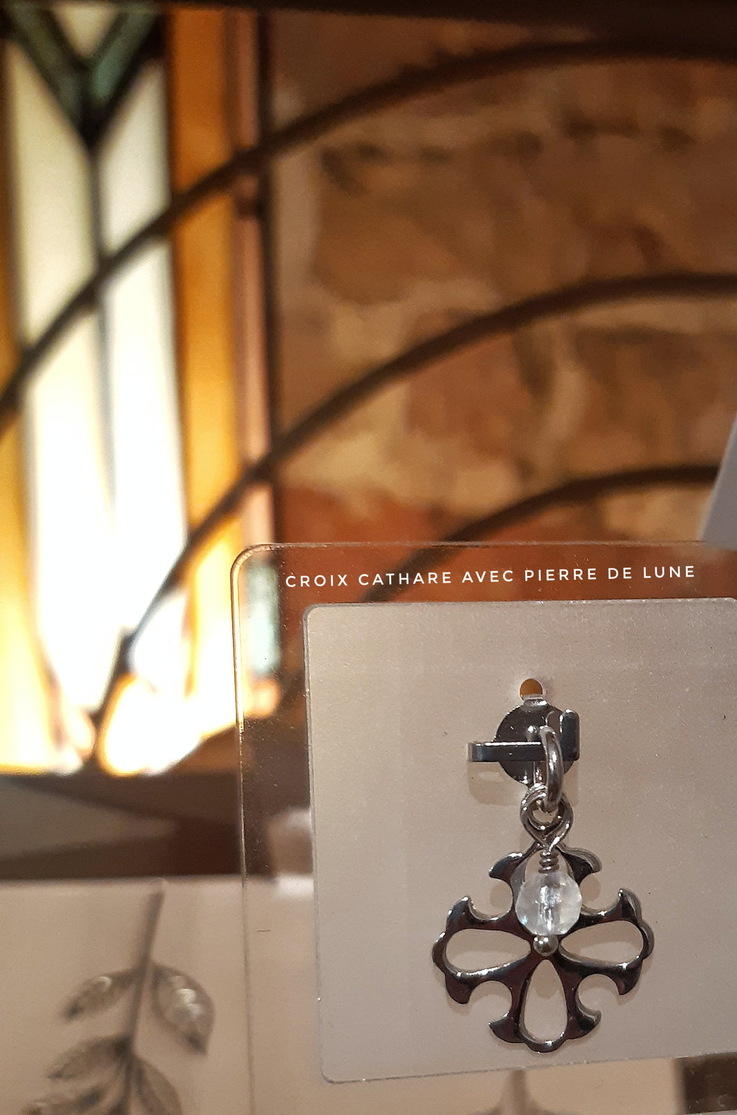 Petite croix cathare en argent 925 et petite labradorite blanche