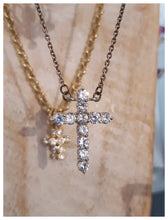 Croix en argent et zircons avec chaîne de 40 cm incluse - Réassort 2023