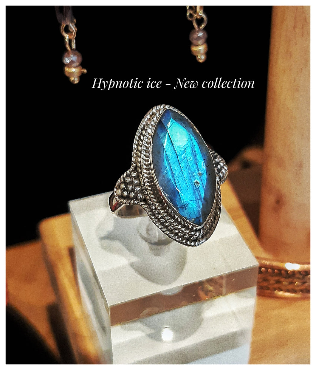 Bague de caractère en argent et labradorite bleue intense - NEW 2023