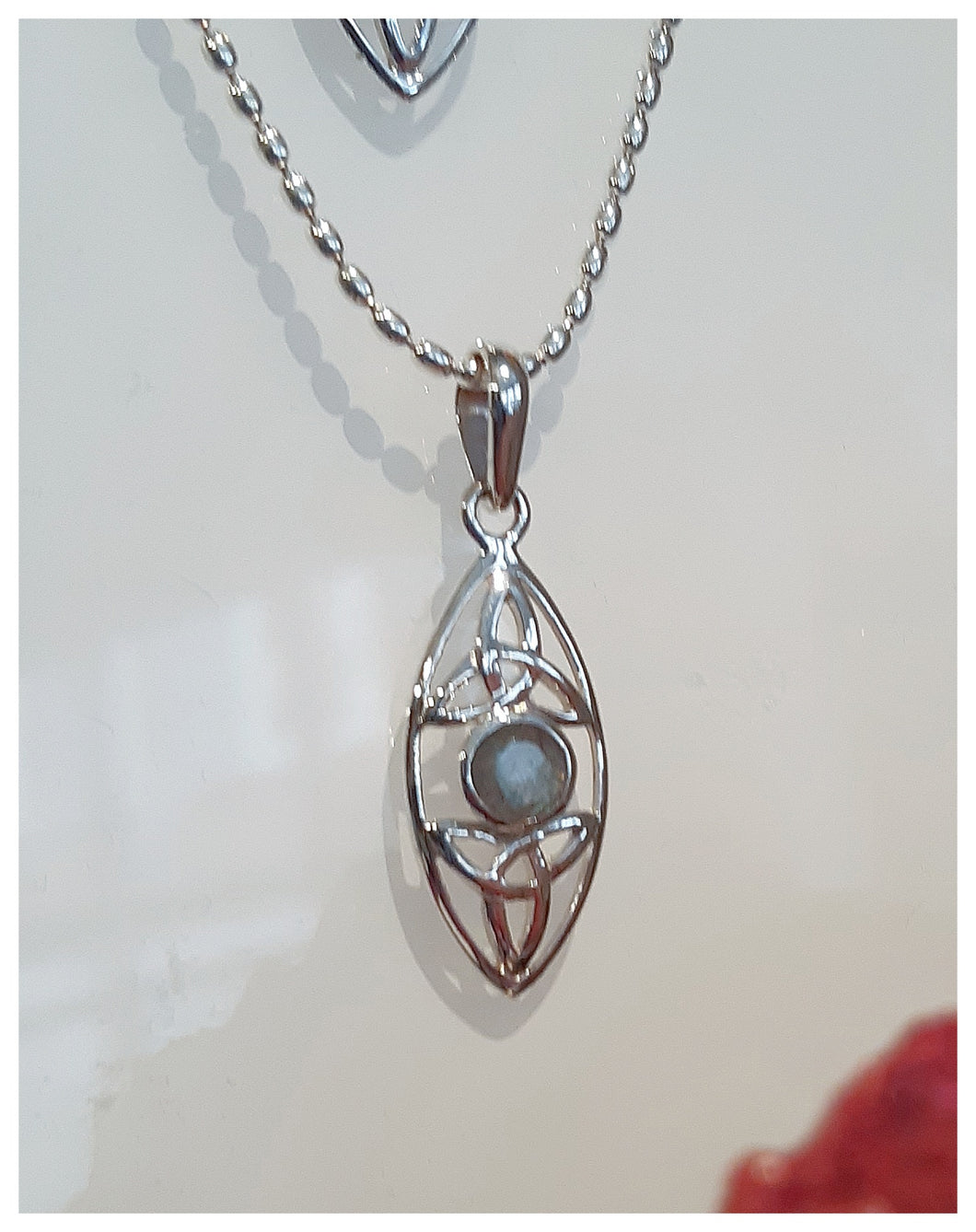 Pendentif Celtique - Triquetra - en argent 925 avec labradorite verte - NEW 2023