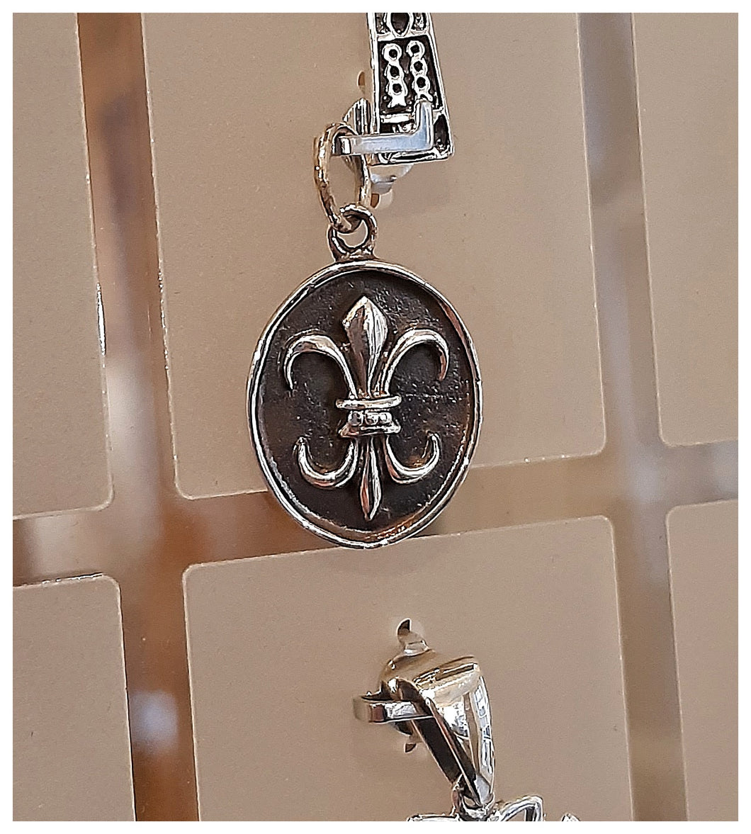 Pendentif médaillon