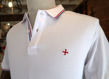 Polo blanc col bleu-blanc-rouge - Croix des Templiers brodée - Réassort 2024