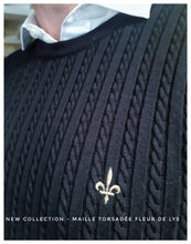 Pull "gamme luxe" marine à torsades fines - Fleur de Lys brodée de fil d'or - NEW