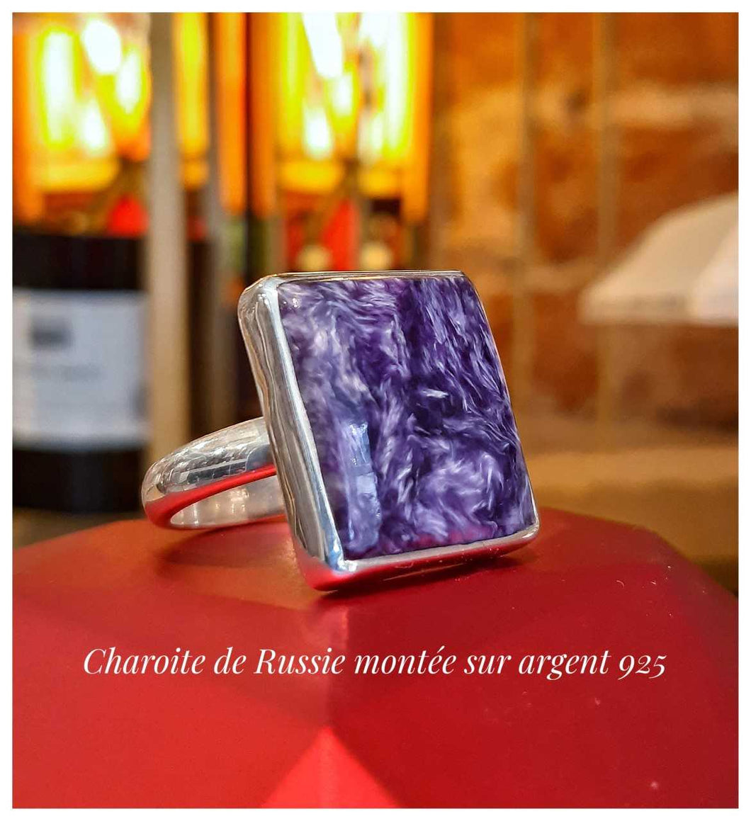Bague en argent racée et de caractère en Charoite de Russie - PIÈCE UNIQUE