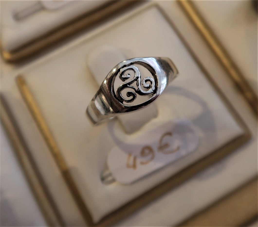 Bague en argent avec Triskell