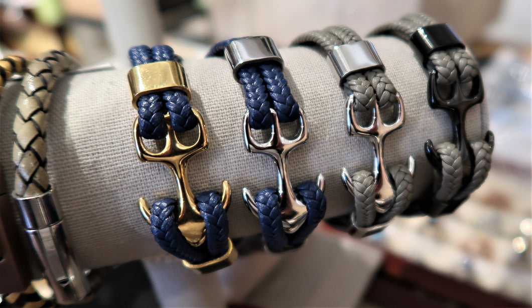 Bracelet en cuir tressé et huilé avec ancre en inox