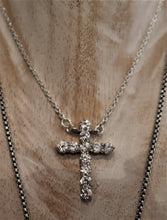 Croix en argent et zircons avec chaîne de 40 cm incluse - Réassort 2023