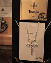 Croix en argent et zircons avec chaîne de 40 cm incluse - Réassort 2023