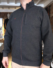 Gilet gris 100% coton zippé à poche latérale avec croix rouge brodée