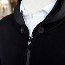 Gilet noir 85% coton zippé à capuche avec croix rouge brodée - NEW