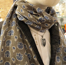 EXCLUSIVE & UNIQUE - Echarpe 100% laine fine / taupe & bleue fleurie  -  gamme luxe
