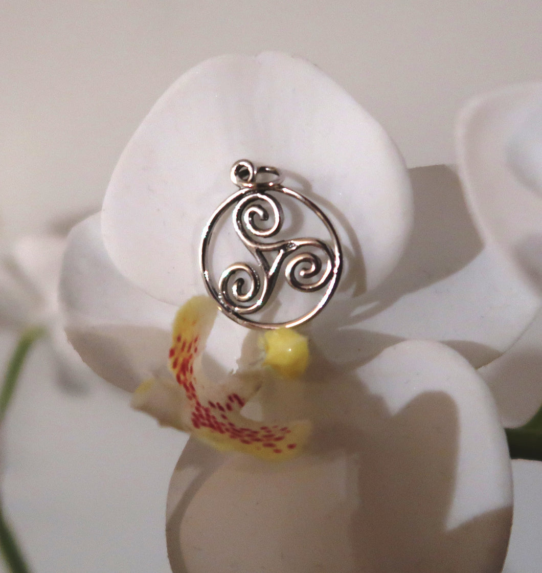 Pendentif Triskell dans un cercle en argent 925 - NEW 2022