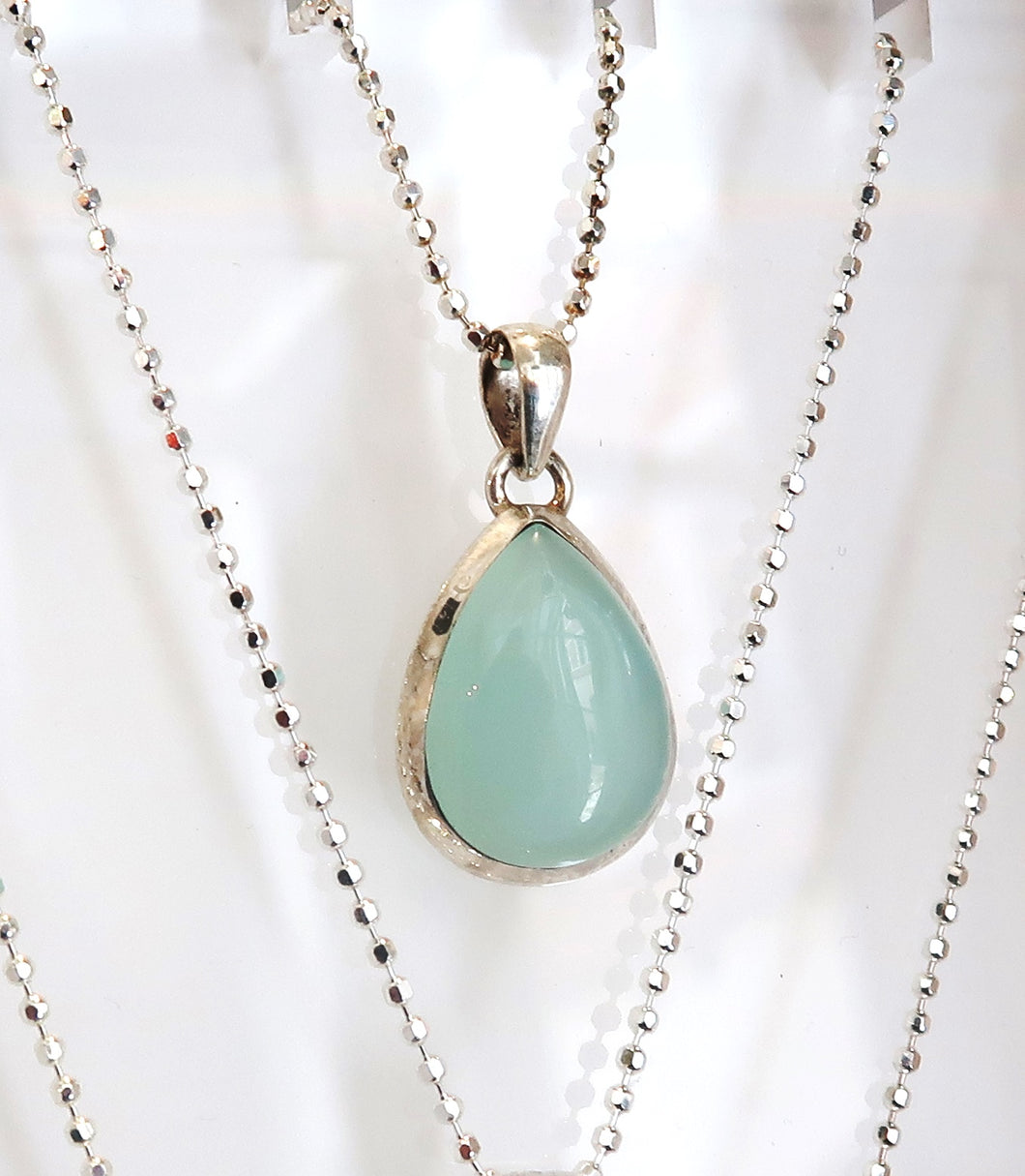 Très beau pendentif en argent avec calcédoine pure de belle taille - NEW