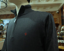 Pull vert pétrole, maille fine - Made in Italy avec croix rouge brodée