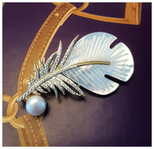 Broche Plume de nacre blanche naturelle & zircons - NEW