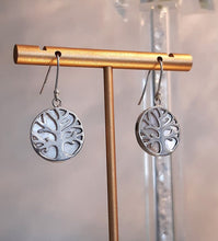 Boucles d'oreilles "Arbre de Vie" en argent ajouré sur nacre blanche - NEW
