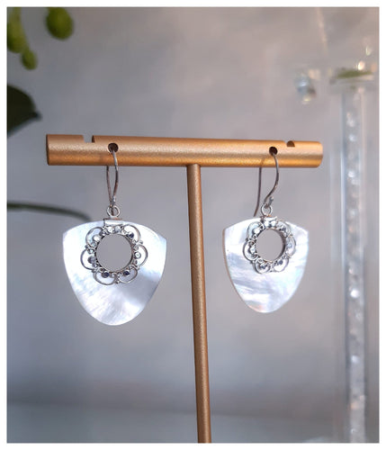 Boucles d'oreilles en nacre et argent 925 ciselé - NEW