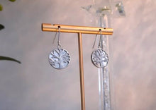 Boucles d'oreilles "Arbre de Vie" en argent ajouré sur nacre blanche - NEW