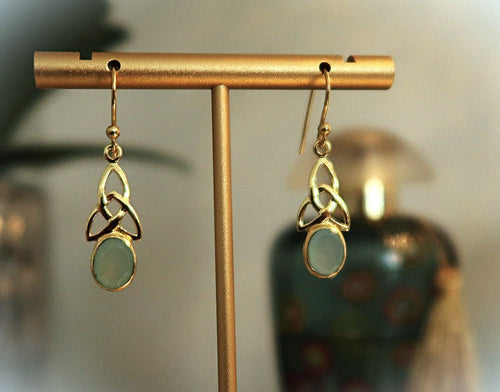 Boucles d'oreilles celtiques en vermeil avec Triquetra et calcédoines - NEW