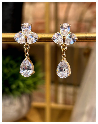 Belles boucles d'oreilles rétro Swarovski - Cristaux blancs, unies & chic  -  NEW