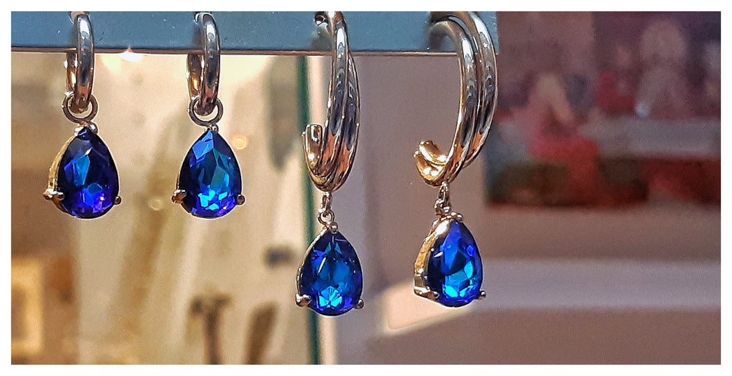 Boucles d'oreilles anneaux dorés avec cristaux 'bleu hypnotique' - NEW