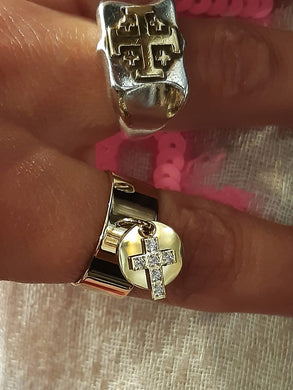 Bague avec croix en cristaux sur structure acier inoxydable (inox) - NEW