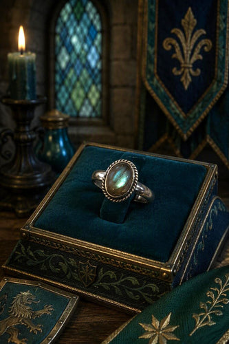 Bague en argent sertie d'une très belle labradorite ovale - NEW