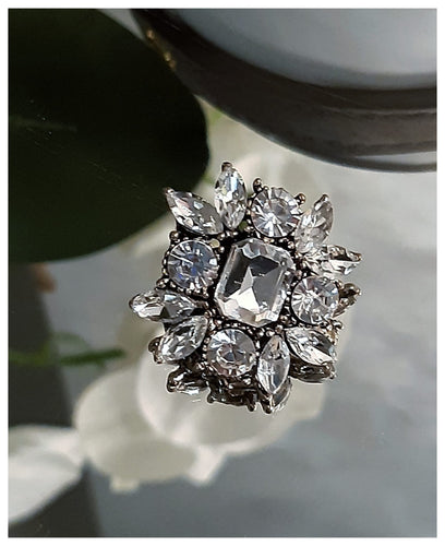 Broche de collection, fleur géométrique de cristaux blancs Swarowski - NEW