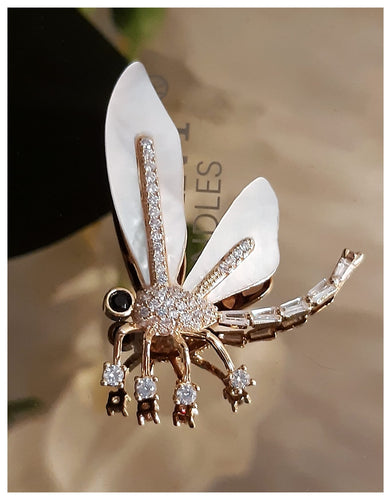 Broche libellule en nacre blanche naturelle & zircons - NEW