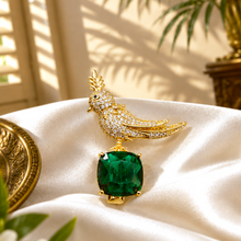 Broche Oiseau Exotique – Cristaux Autrichiens & Éclat d'Émeraude