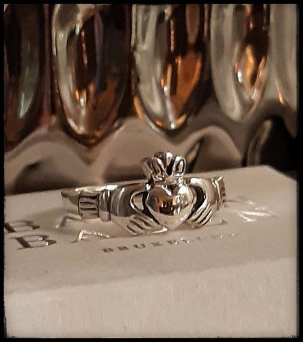 Anneau de Claddagh en argent 925 (mains, coeur, couronne) - NEW