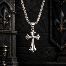 Croix Fleur de Lys et Cœur – Acier Inoxydable avec chaîne Assortie