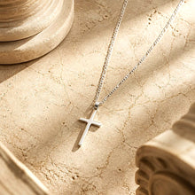 Croix latine en argent 925 d'une très belle simplicité avec chaîne