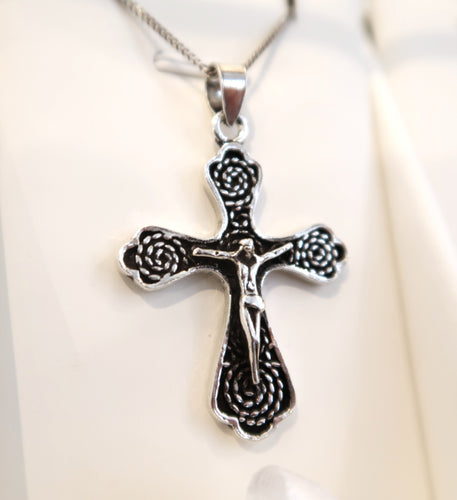 Nouvelle croix en argent 925 travaillé avec roses sur branches