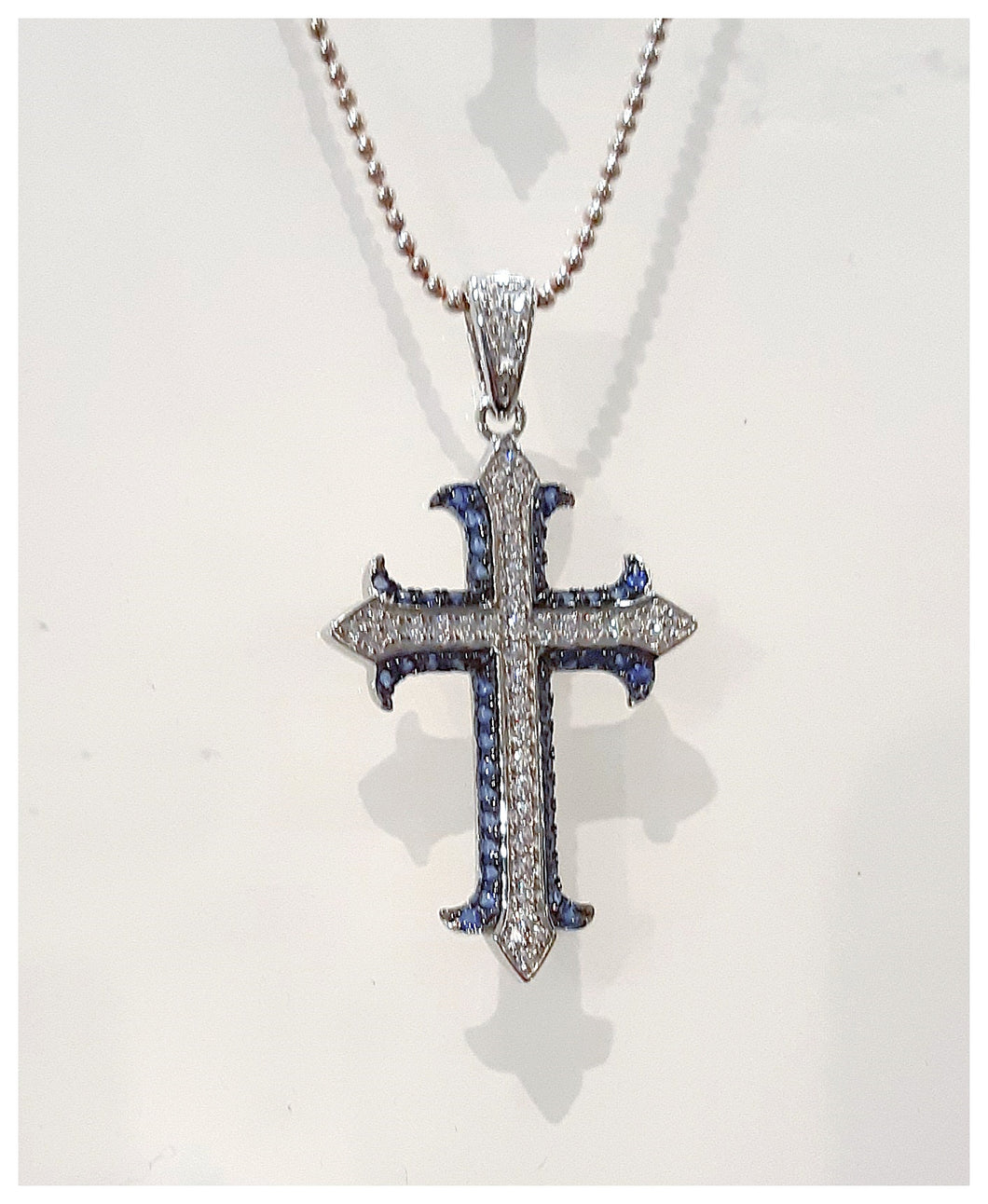 Superbe croix Fleur de Lys en argent avec zircons de bijouterie - contour bleu nuit - NEW