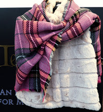 Collection "Scotland" 2023 - Grande écharpe tartan rose vif, superbe!