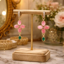 Réassort - Très jolies boucles d'oreilles Fleurs en inox doré & pierres roses naturelles - Gamme Florentine - NEW