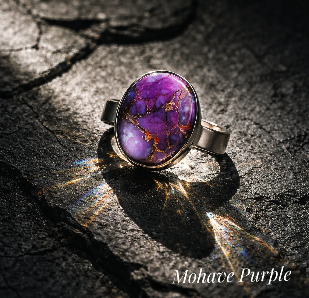Superbe bague en argent sertie d'un très beau cabochon de Mohave purple - NEW