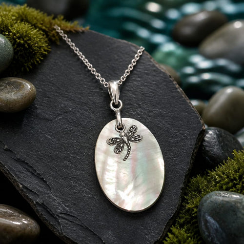 Pendentif en nacre avec petite libellule en argent 925 - NEW