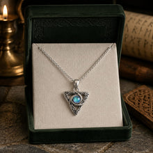 Pendentif Triquetra Celtique en acier inoxydable à superbes reflets - NEW