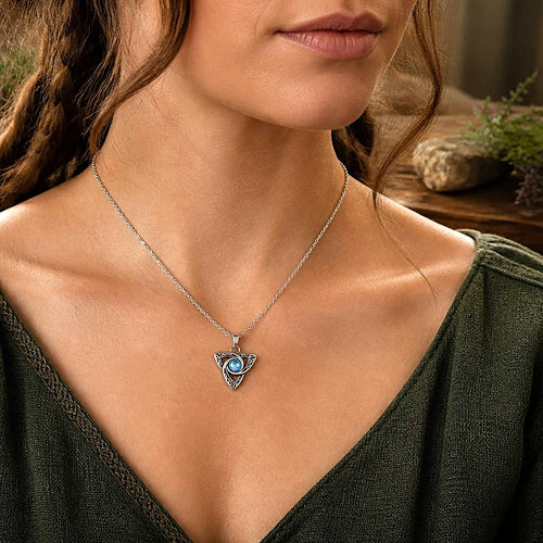 Pendentif Triquetra Celtique en acier inoxydable à superbes reflets - NEW