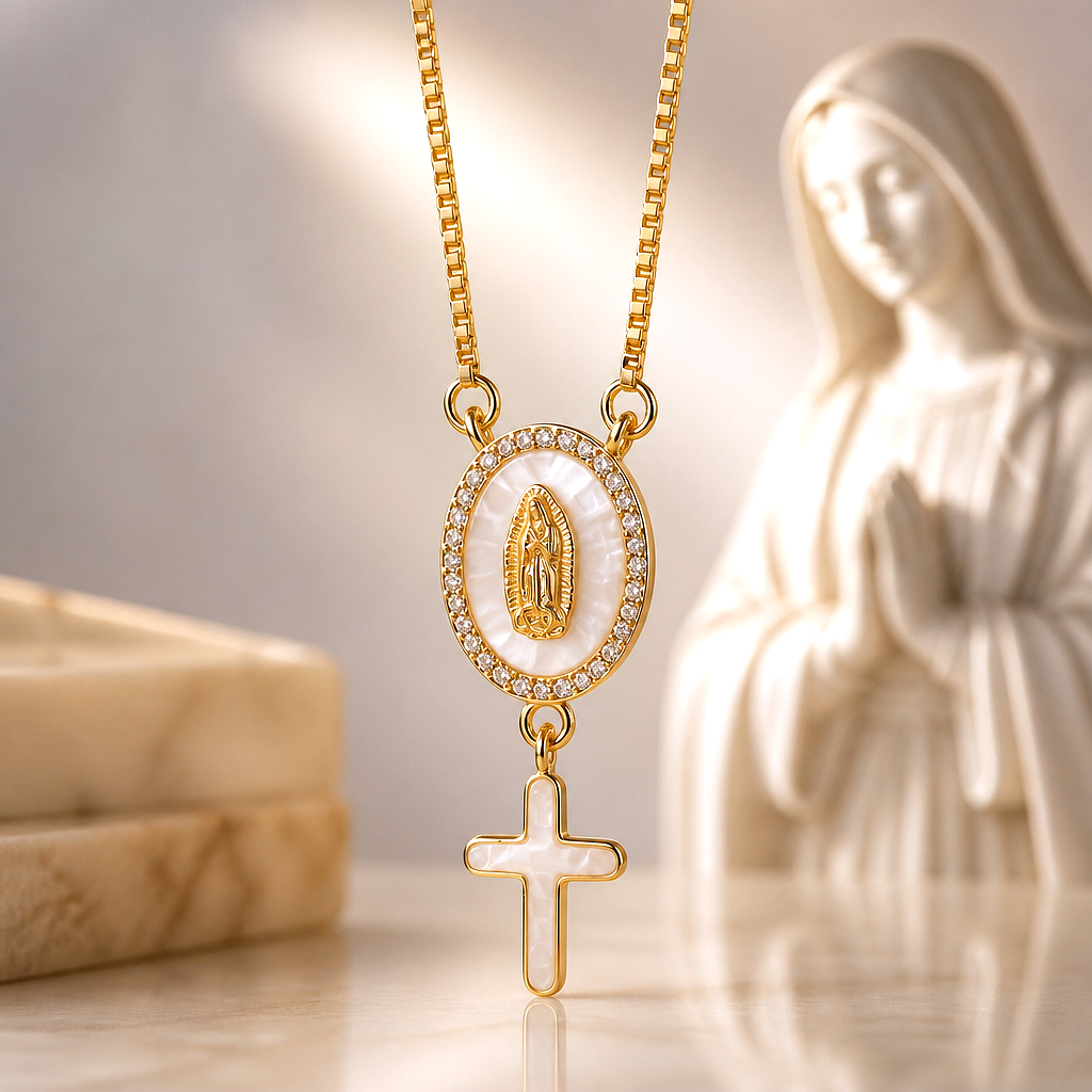 Collier Vierge Marie Romantique - Nacre naturelle & Acier Doré