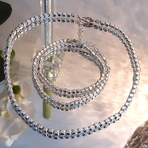 Magnifique chaîne en argent rhodié 45 cm - cubes enfilés - NEW