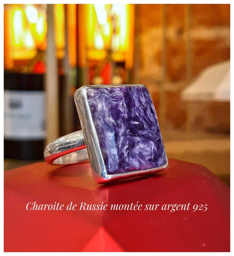 Bague en argent racée et de caractère en Charoite de Russie - PIÈCE UNIQUE